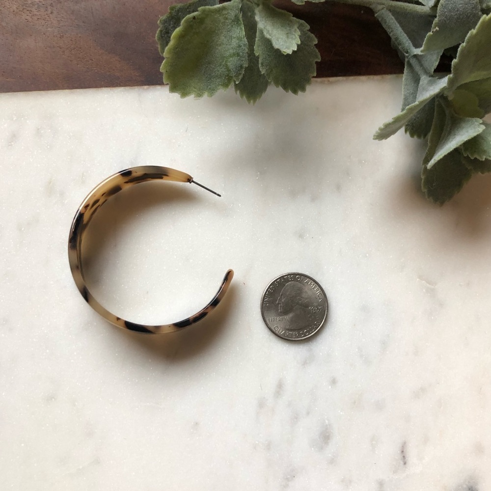 The Mia - Blonde Tortoise Shell Chunky Hoop - Picture 5 of 6